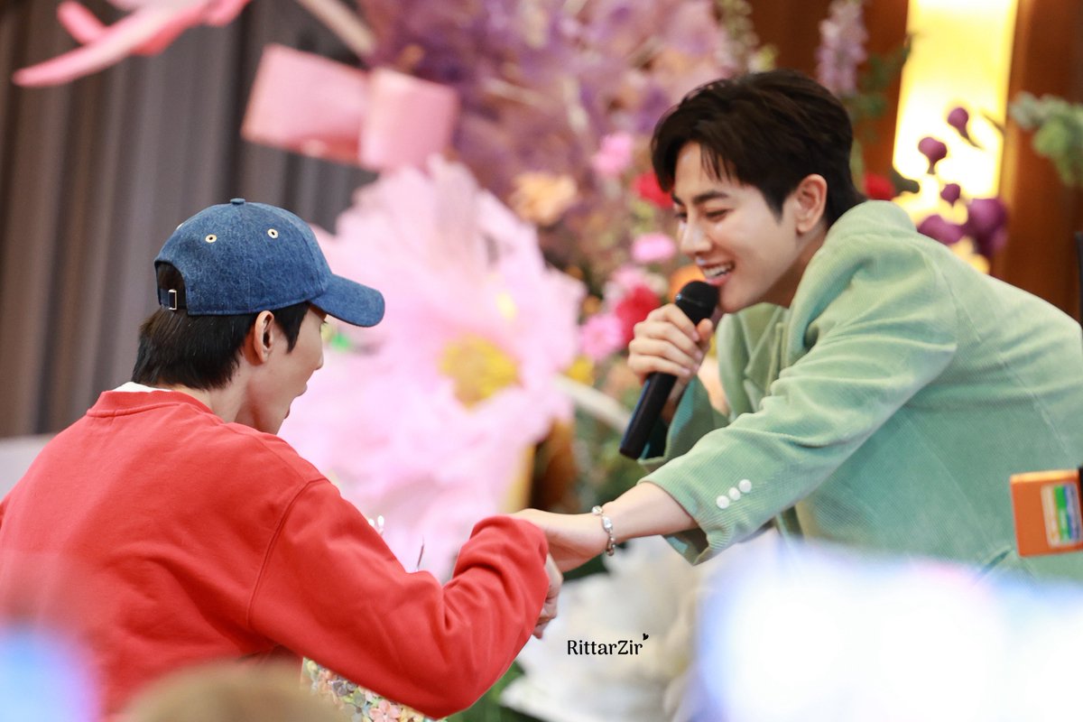 RittarZir's tweet photo. ระวังน้าเอิร์ท 

#WonderMIXLand
#mixxiw #EarthPirapat 
#RittarZirPhoto #เอิร์ทมิกซ์ https://t.co/7OSJgFzqou