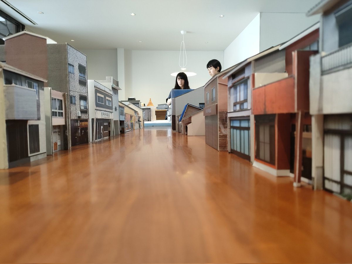 OkadaArchi's tweet photo. これから始まる一本杉通り商店街の復興プラン策定に向けて。
現時点で完成している模型たちを並べてみました。まだ歯抜け状態なので並び順は所々違いますが、既に迫力がありこれが2倍の大きさになると思うとわくわくします。このプロジェクトは全国の建築学生たちの協力によるものです。 https://t.co/Z9dlBptE3c