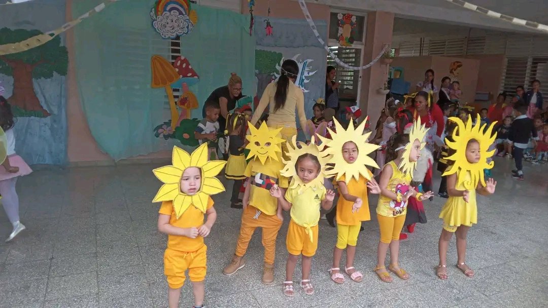 Para un príncipe enano se hace esta fiesta.
Desde #Bayamo, muchas felicidades a los niños en su día.