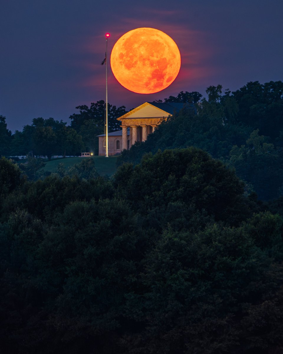 Chris_FukudaWx's tweet photo. #FullBuckMoon set over the Arlington House (Arlington National Cemetery) during #BlueHour this morning. #FullMoon #ArlingtonVA #WashingtonDC @spann @Brian7NewsDC @7NewsDC @PoPville @washingtonian @capitalweather @washingtondc @JustinWeather @dcstormchaser @JimCantore @MikeTFox5 https://t.co/E6r9wNM6LS