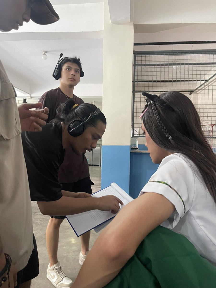 ptrshrgdn's tweet photo. I will never shut up about how amazing @esnyrrr is! He wrote, directed, and edited his own series, very hands-on in coordinating everyone from crew to artists. Congrats beb and to your team for another incredible episode! Sobrang husayyy!!

Watch here: https://t.co/8YiJvGKi3P https://t.co/9XLWydEGDD