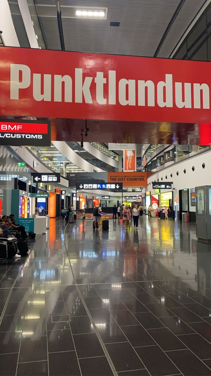 تم الوصول بحمد الله الى مطار #فيينا 
مطار فيينا من أبسط واجمل المطارات اجراءات 
وسلاسة وتم استئجار سيارة 🚙 من شركة abrix شركة ايربكس السلوفاكية ومقرها #براتسلافا #سلوفاكيا 🇸🇰 
تقدر تستاجر من الموقع ويرسلون لك العقد على الايميل والمندوب قبل رحلتك بيوم يتواصل معك على رقمك المسجل