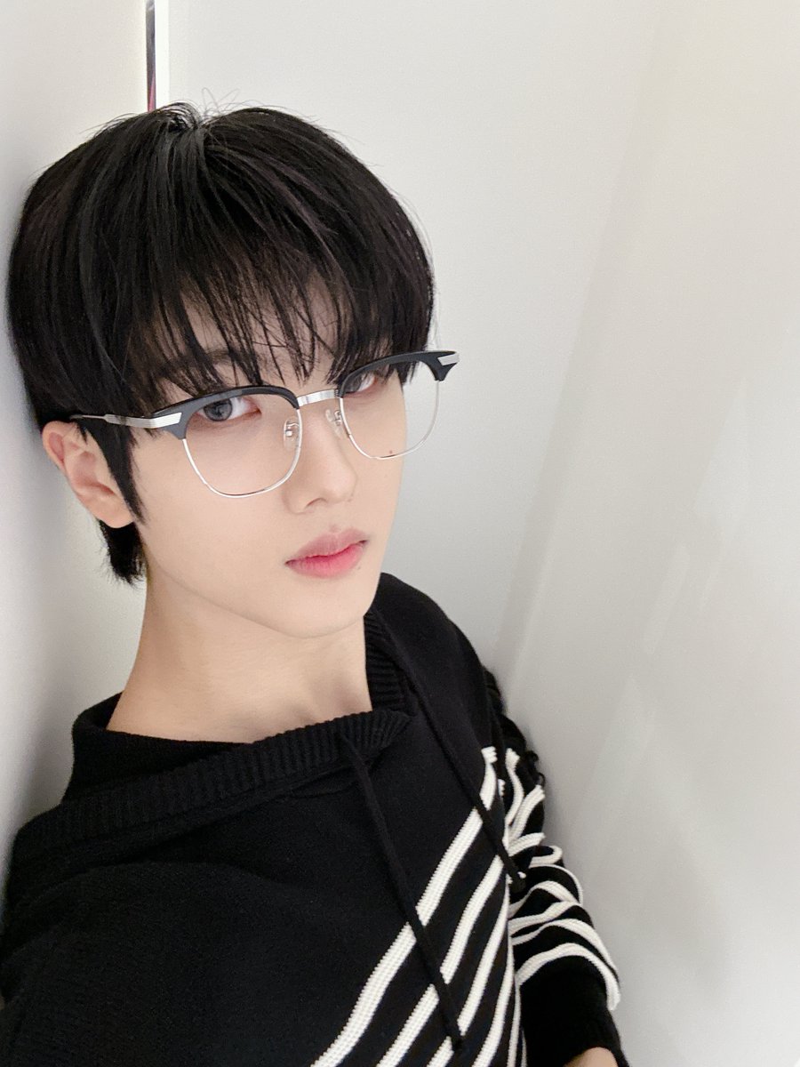 proxysung's tweet photo. 🤓🖤 https://t.co/xxCSsVovmz