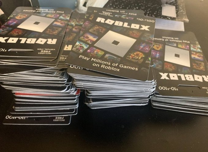 💸 Giving the next 4000 people that like 10,000 Robux!

💬 Comment your Roblox Usernames (MUST FOLLOW)