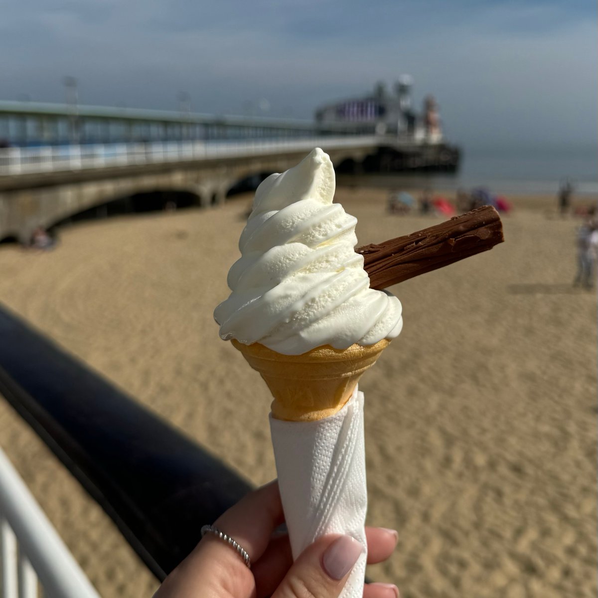 TheBmthPier's tweet photo. Happy National Ice Cream Day! 🍨🎉

The perfect excuse to pop down to Bournemouth Pier and grab yourself one of our yummy Mr. Whippy's! 🍦😋
.
.
.
.
#NationalIceCreamDay #IceCreamLover #BournemouthPier #MrWhippy #YummyTreats #CoolTreats #SummerVibes #SweetTreats #Retail https://t.co/mPzFgiWQZb