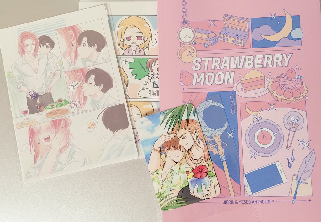 빨리 감상하고 읽고 싶은 마음을 주체하지 못하고 급하게 찍은 건데도 너무너무 예쁘지 않나요?ㅠㅠ 실물도 정말 짱이거든요... 100페이지가 넘는 지브예서로 꽉 찬 앤솔로지가 제 손에 있다는 게 너무 기쁘고 행복해서 믿기지 않을 정도였어요...🥹 정말 감사합니다!!

<a href="/BERRY_MOON_0707/">지브예서 앤솔 : STRAWBERRY MOON</a> 🫶🩷