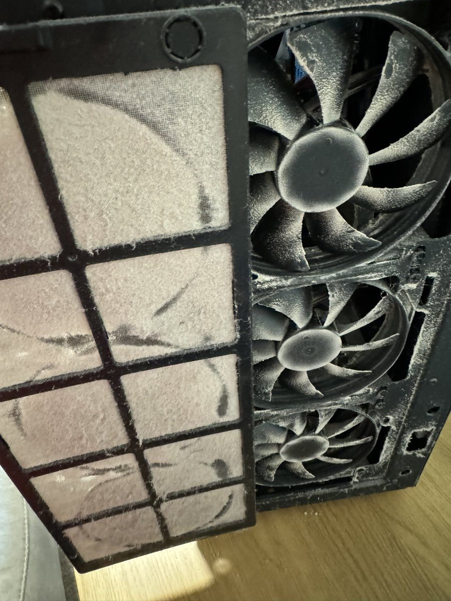 Figured out why my PC was getting too hot plus why water cooler and fan sounding like a jet on an airstrip 😝