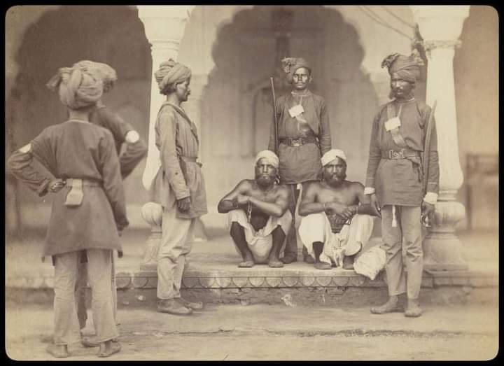 अंग्रेज़ों की गिरफ़्त में दो भारतीय क्रांतिकारी - साल 1864