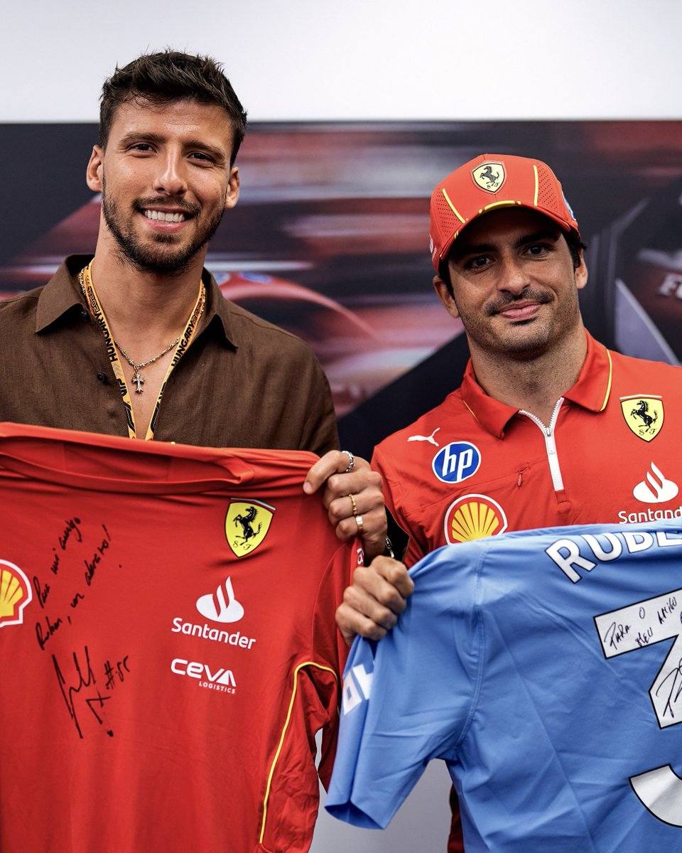 Rúben Dias e Carlos Sainz trocaram camisolas 🤝