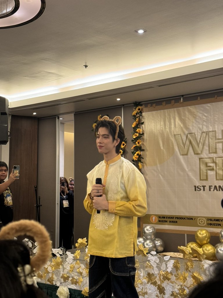 luithcrewthe's tweet photo. @FThanatsarun Frank wearing a yellow Filipiniana, what a sunshine actually โจ๐ฅบ๐ค๐ฝ
#WhattheFRANKinMNL #frankthanatsaran #SLAMeventprod #BuzzinQueer https://t.co/AOFyYrwujL