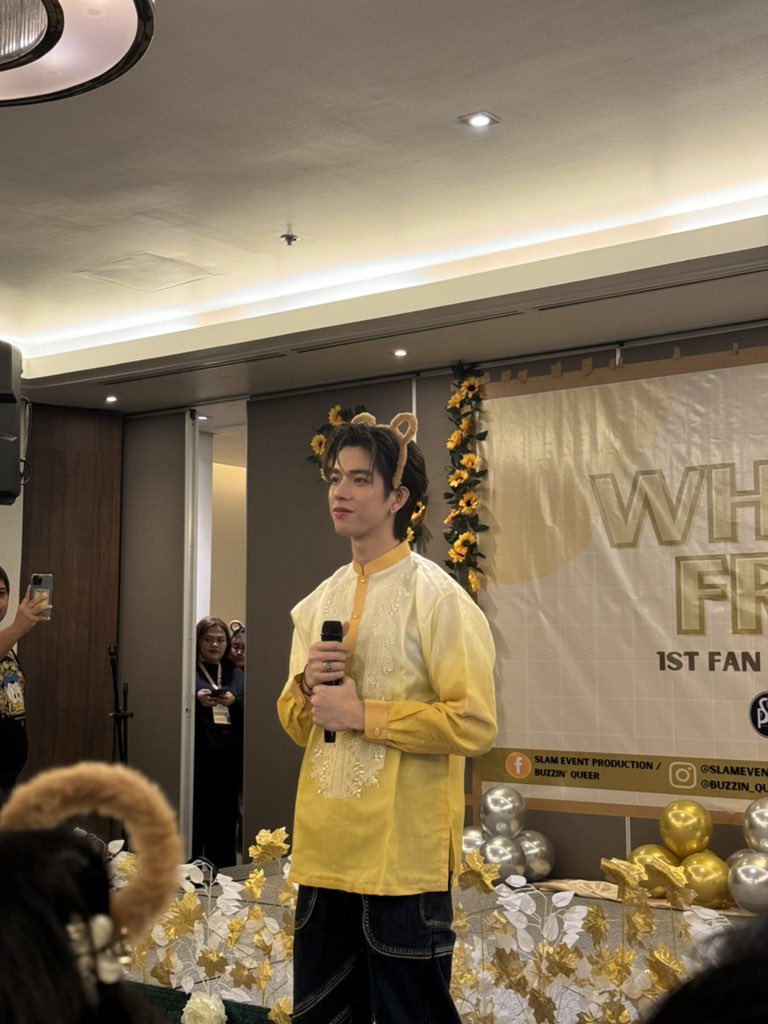 luithcrewthe's tweet photo. @FThanatsarun Frank wearing a yellow Filipiniana, what a sunshine actually โจ๐ฅบ๐ค๐ฝ
#WhattheFRANKinMNL #frankthanatsaran #SLAMeventprod #BuzzinQueer https://t.co/AOFyYrwujL
