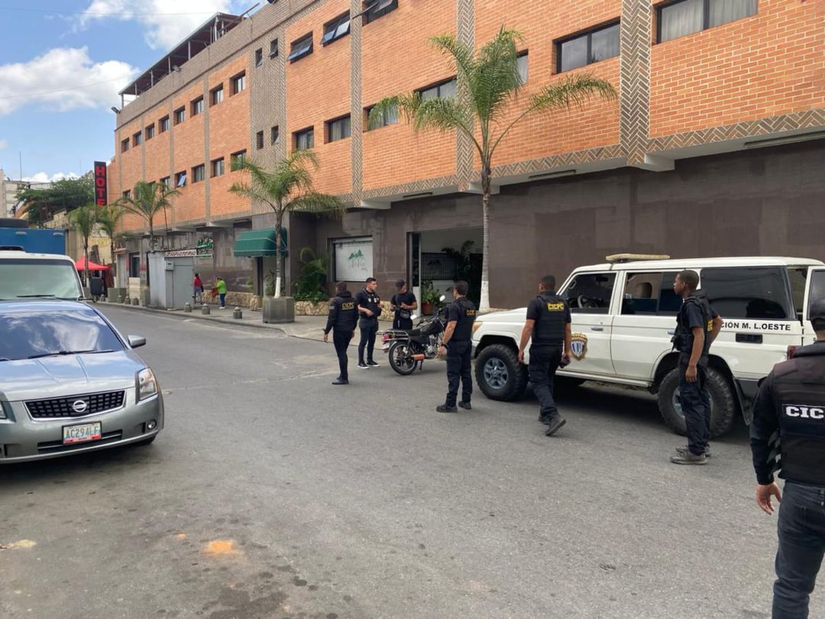 reaCapital1's tweet photo. DM Oeste se desplegó en el sector Alta Vista y Los Flores de Catia, de la parroquia Sucre para brindar seguridad a la ciudadanía y combatir el delito.

#Cicpc https://t.co/0dMrRMTFUE