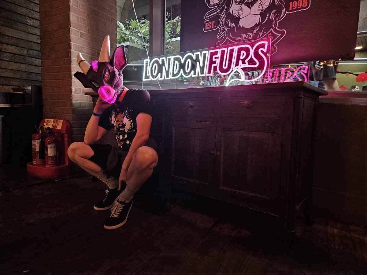 DovDragon's tweet image. What an EPIC time at LFM!
Cheers to @LondonFurs for organising an amazing event and to all the absolutely awesome animals I got to share it with!
Times like this consider myself so lucky to be part of this community!
#FURRY #lfm #lfmsummerparty
#furmeet #londonfurs