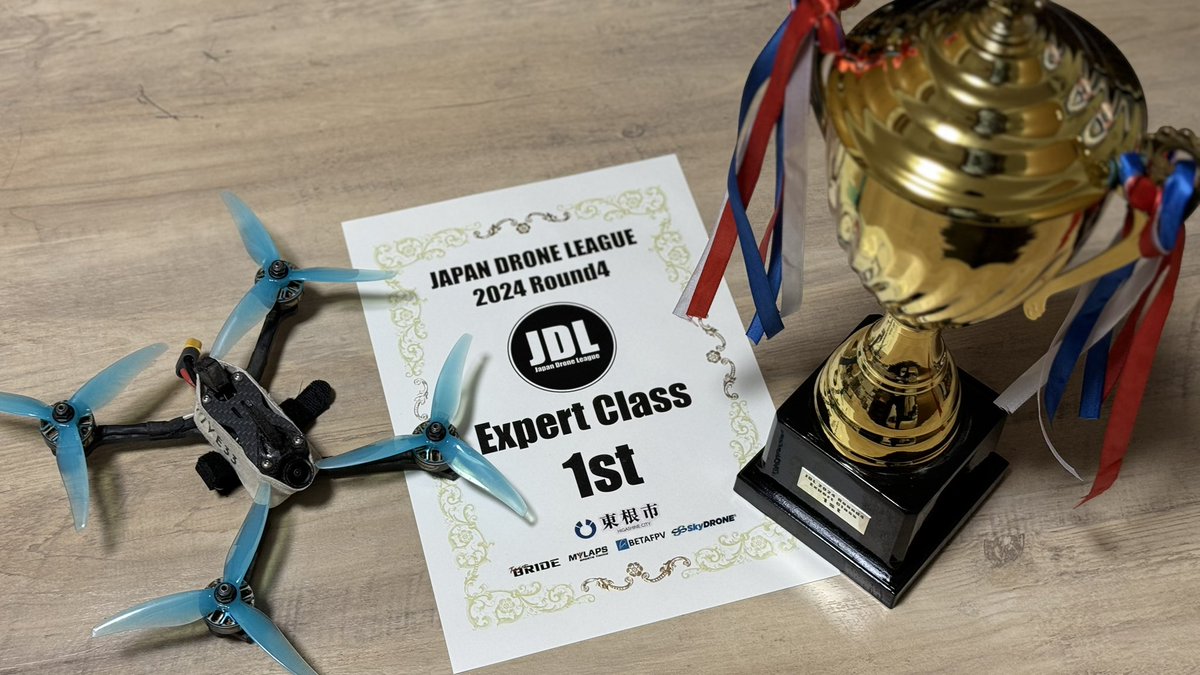 Ryota_nnnn's tweet photo. JDL Round4 in 山形
Expertクラスで優勝しました〜！🏆

ちょー緊張しましたw

今回参加された皆さん、暑い中2日間お疲れ様でした！

また山形でお待ちしております🙇‍♂️

#JDL #ドローンレース #山形 #FPV #東根 https://t.co/rDeglPN6UH