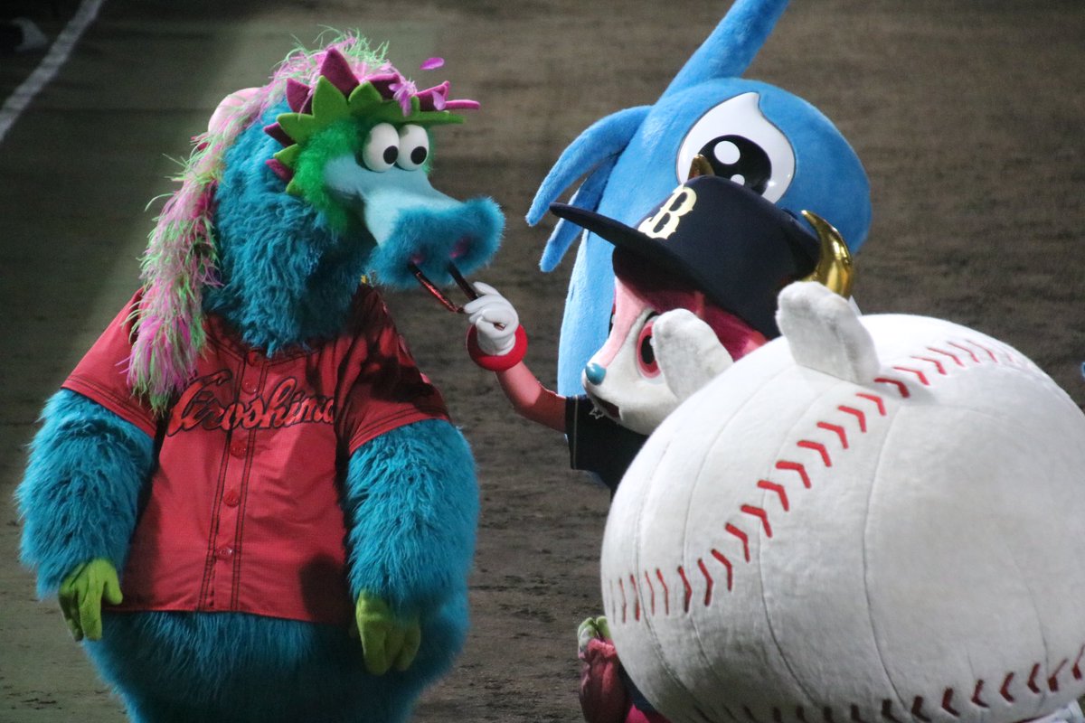 kt_phot2's tweet photo. 負けて泣いてるスライリーを慰めるベル、かわいいって思ってたら次の瞬間ピロピロ掴んでた　#フレッシュオールスター https://t.co/nZbhfCTb5U