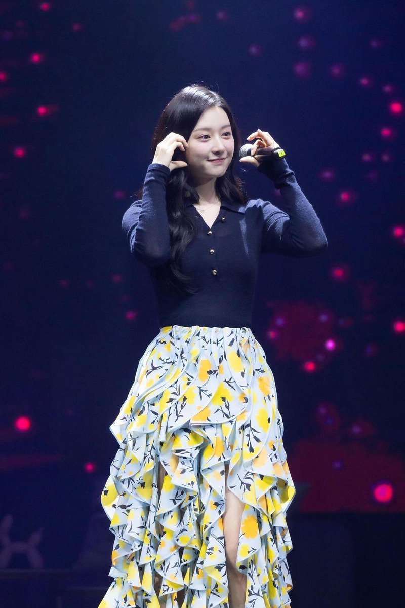 지원언니 이 사진 유독 말랑동글이같애 💭