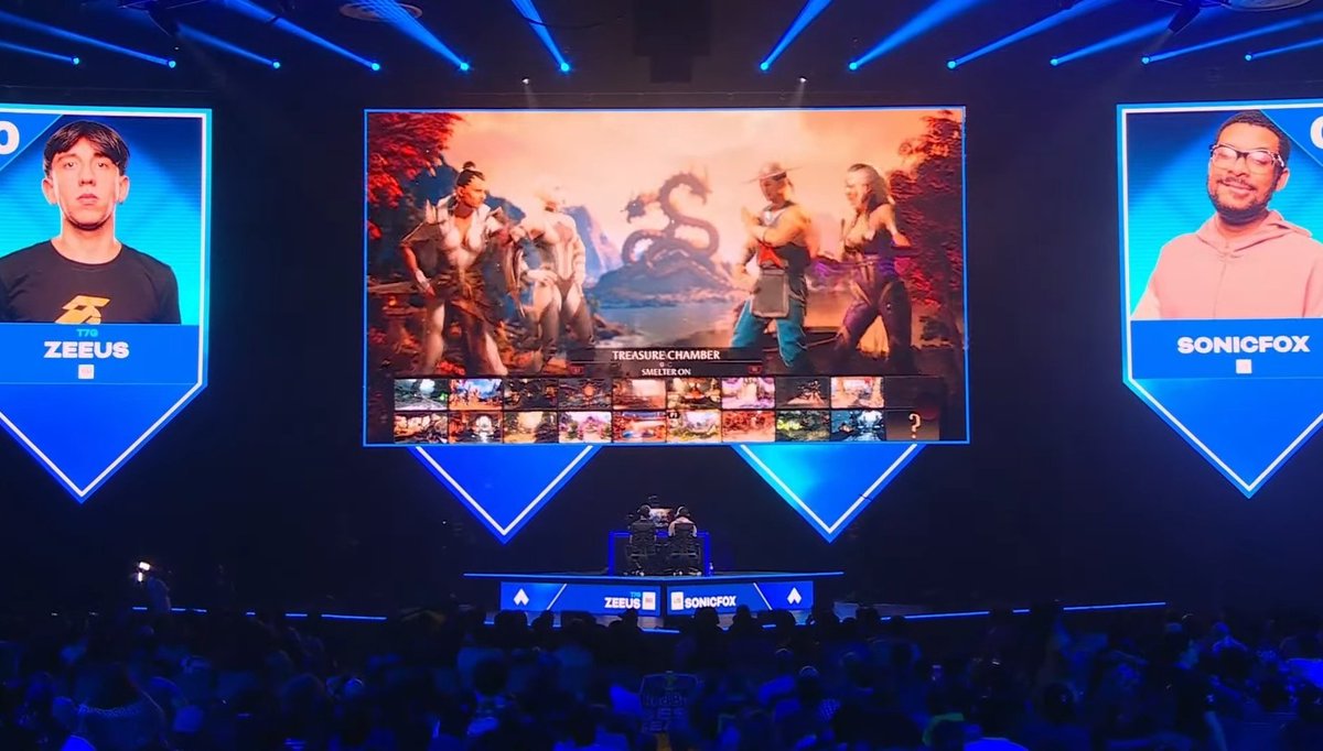 BlogMKBR's tweet image. SonicFox é o grande campeão da EVO 2024 de Mortal Kombat 1 👏

Destaque para @Z33us_ que conseguiu o 3° lugar e se tornou o BR mais bem colocado em toda a história da EVO. Tbm tivemos @KonquerorBR (7°), @GuiExceptional (9°), @_AgamottosEye (13°) e @KillerXinok (17°) 🇧🇷👏👏🇧🇷