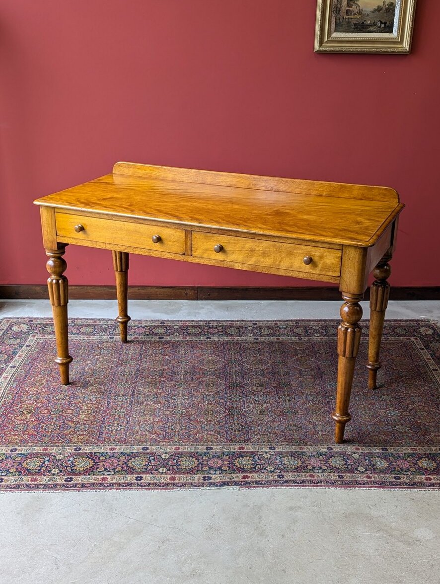antiques_atlas's tweet image. A beautifully figured late 19th century satin birch writing table with the large tabletop over two frieze drawers
From Founders Antiques.
antiques-atlas.com/antique/antiqu…
#writingtable #writingdesk #antiquedesk #antiquewritingtable #victorianantiques #antiquefurniture @foundersantiques