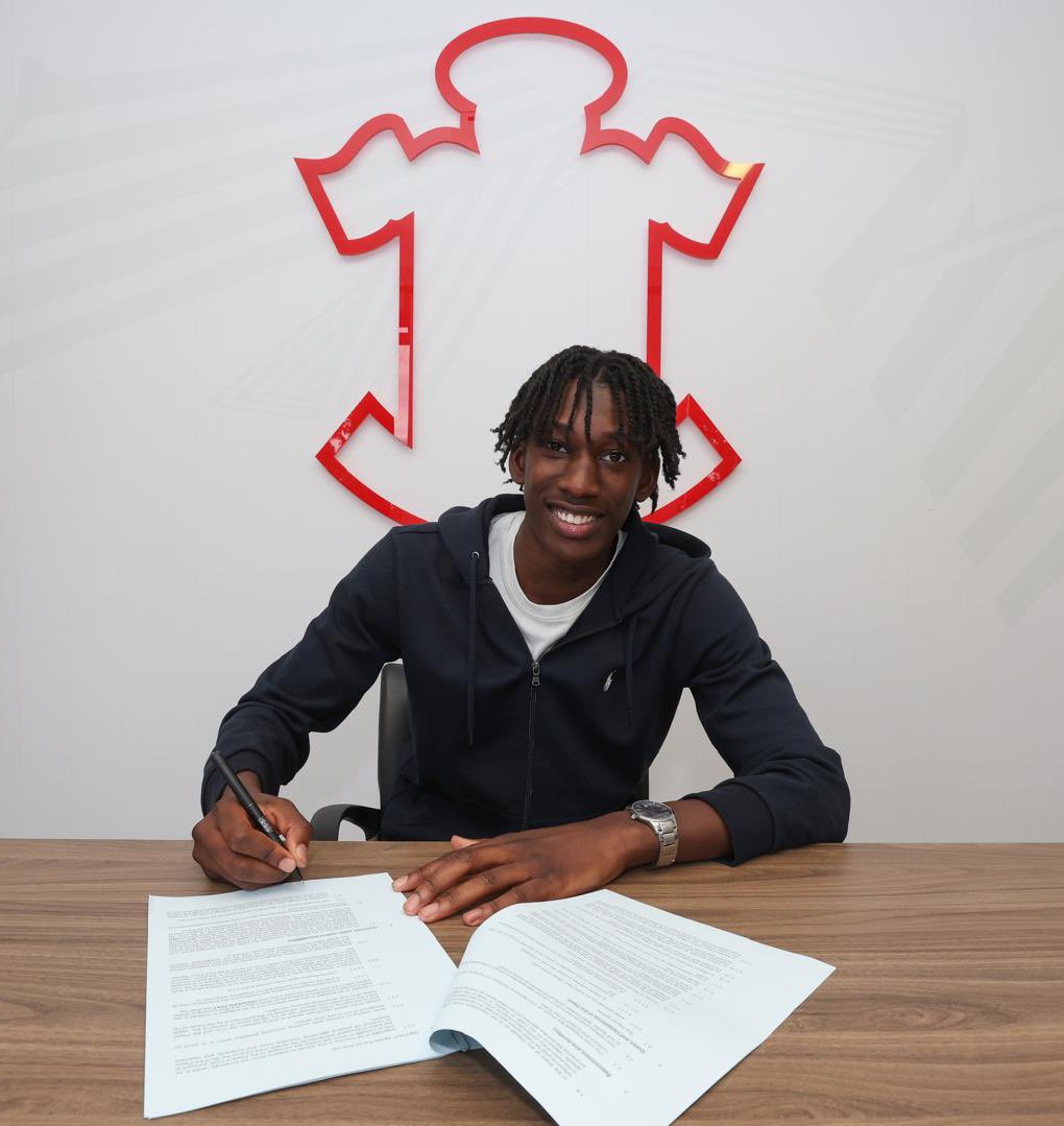 🚨 KHIANI SIGNS FOR SOUTHAMPTON

We’re saying a fond farewell to our very own Khiani Shombe as he puts pen to paper with <a href="/SouthamptonFC/">Southampton FC</a> 

#BoroHallOfFame 🔵🟡