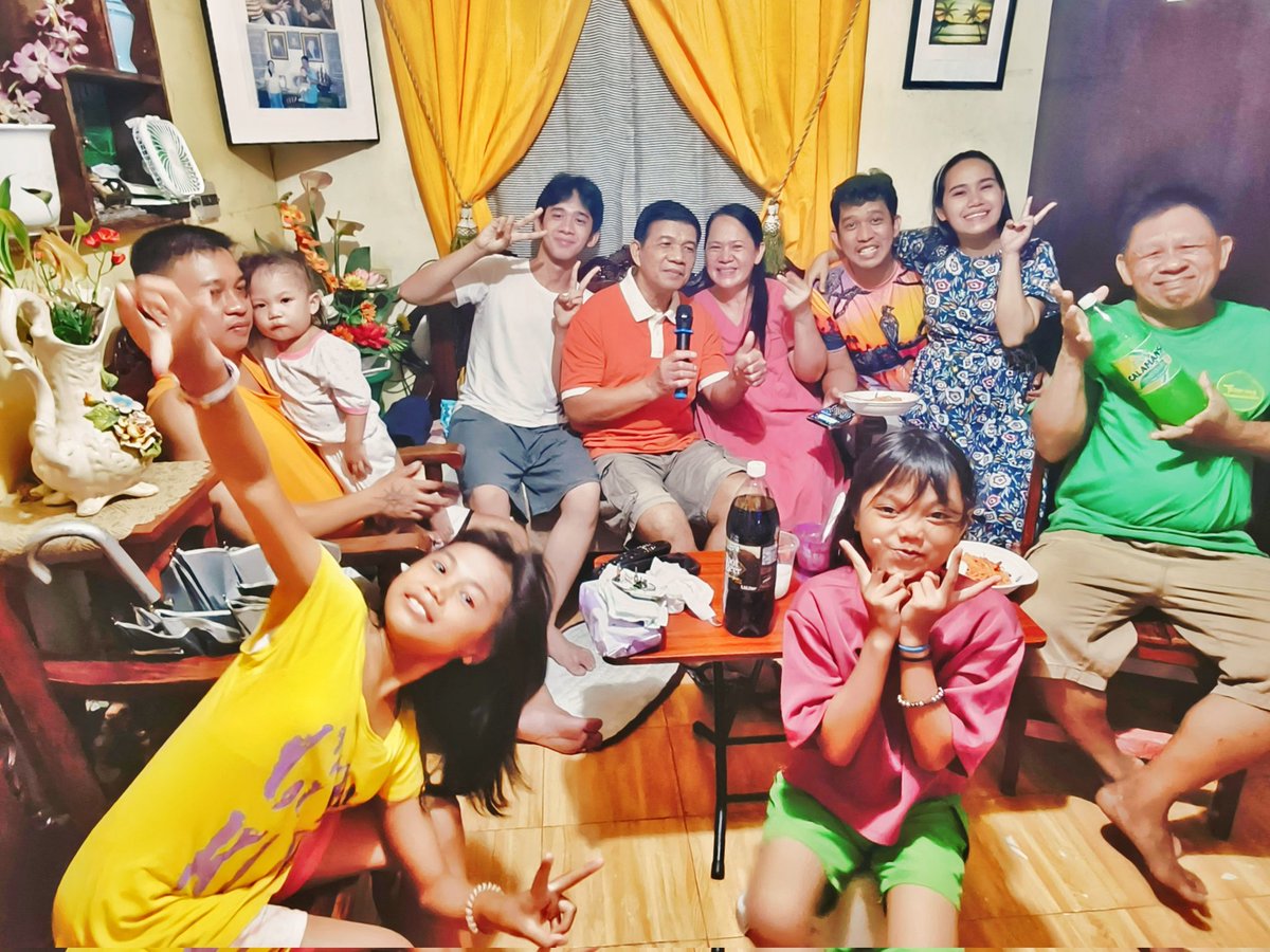 Indai_Anis's tweet photo. Eat inside! 🐷😁

Happy B-day sa among Tatay lolo benito 🥰🥳💕 Salamat sa Dios sa panibagong taon na kaloob 🙏😌💕 https://t.co/bC6WEmOejI