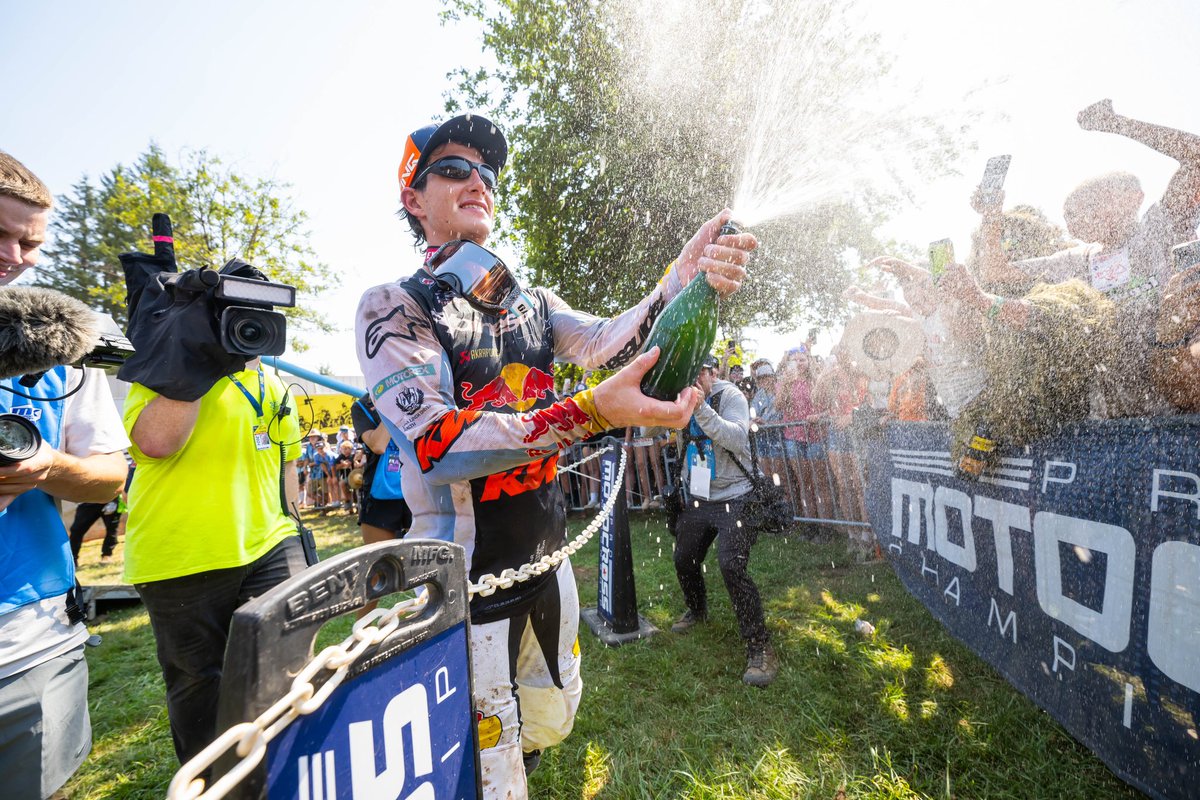 racerxonline's tweet photo. What it’s all about in the Pacific Northwest 🏁 Washougal @promotocross did not disappoint 🌲

📸 @align.with.us #ProMotocross #SMX https://t.co/nBK1wpOvNm