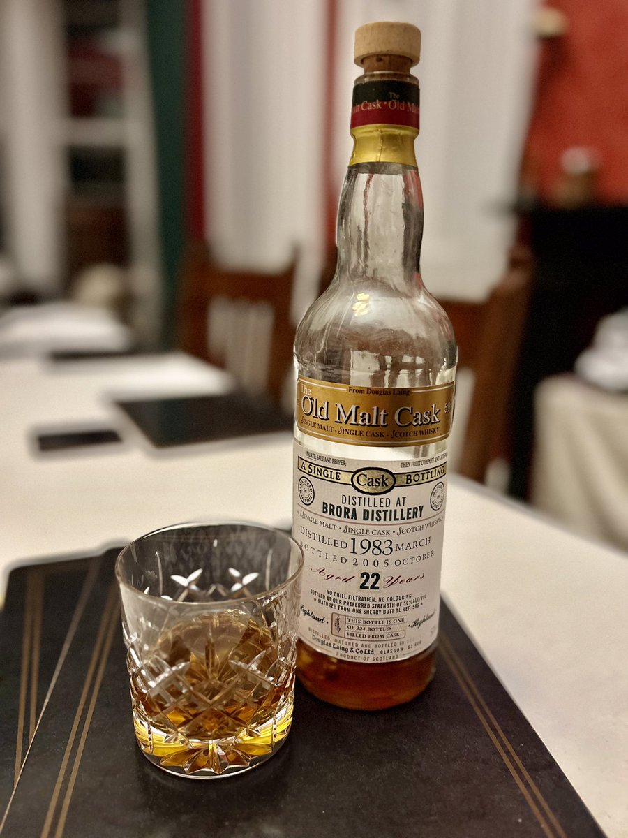 glinch110's tweet photo. @Givemeabiscuit There’s something about the smokey malts from both Brora and Clynelish that I adore. Brora reopened a couple of years back so we will have some new whisky from there soon. I still have some 83 Brora and it is utterly gorgeous! https://t.co/svyPd11mgz