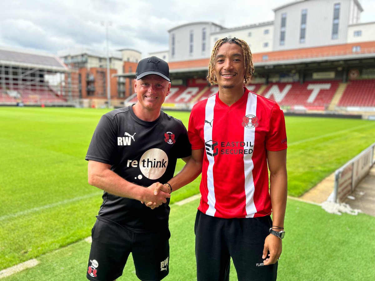 sean8clare's tweet photo. Really excited to be joining @leytonorientfc Back on familiar turf and can’t wait to get to work and have a successful season! See you soon Os fans 💪🏽 https://t.co/NzEL1ma0NT