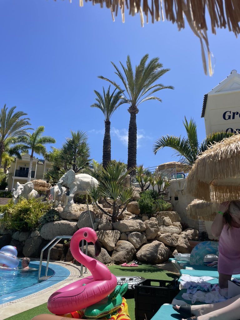 FFS come all this way and it looks like it might rain. 😡😡😡