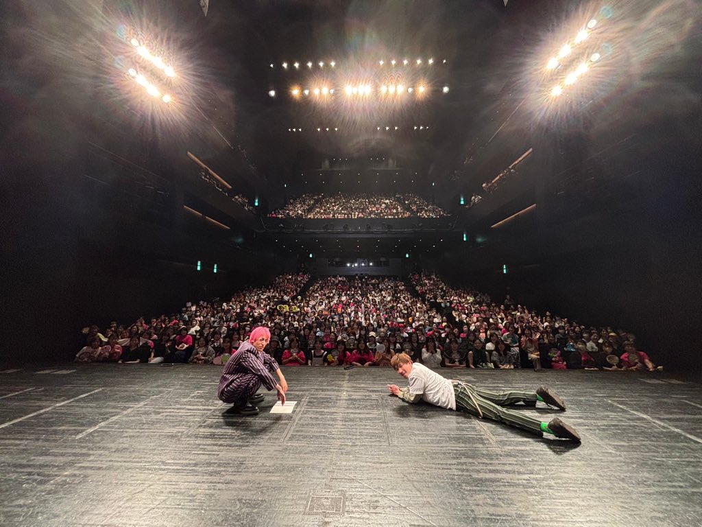 rinnxofficial's tweet image. 大阪Pan!Pan!!
仕立て直したスーツもピッタシでした！
お笑いが根付いてるのかほんと最高だよね
551混みすぎてて買えなかったから
とん蝶爆買いしました✨
明後日は静岡地元浜松！！
お前っちわかってるらぁ？恥かかせたら
マジで知らんでなぁ？？w

#拝啓暗黒物質様へ