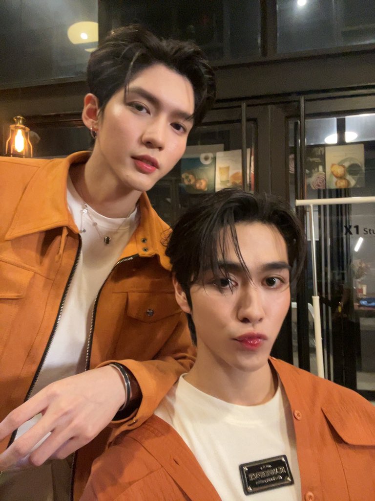 besevboom's tweet photo. มีคนพิมพ์มาว่าวันนี้จะดูความตลกของทั้งคู่ในไลฟ์ คือวันนี้ชั้นจะขายของจ่ะ ไม่ใช่ขายขำ #sulwhasooxAouBoom https://t.co/6hZrArkv3r