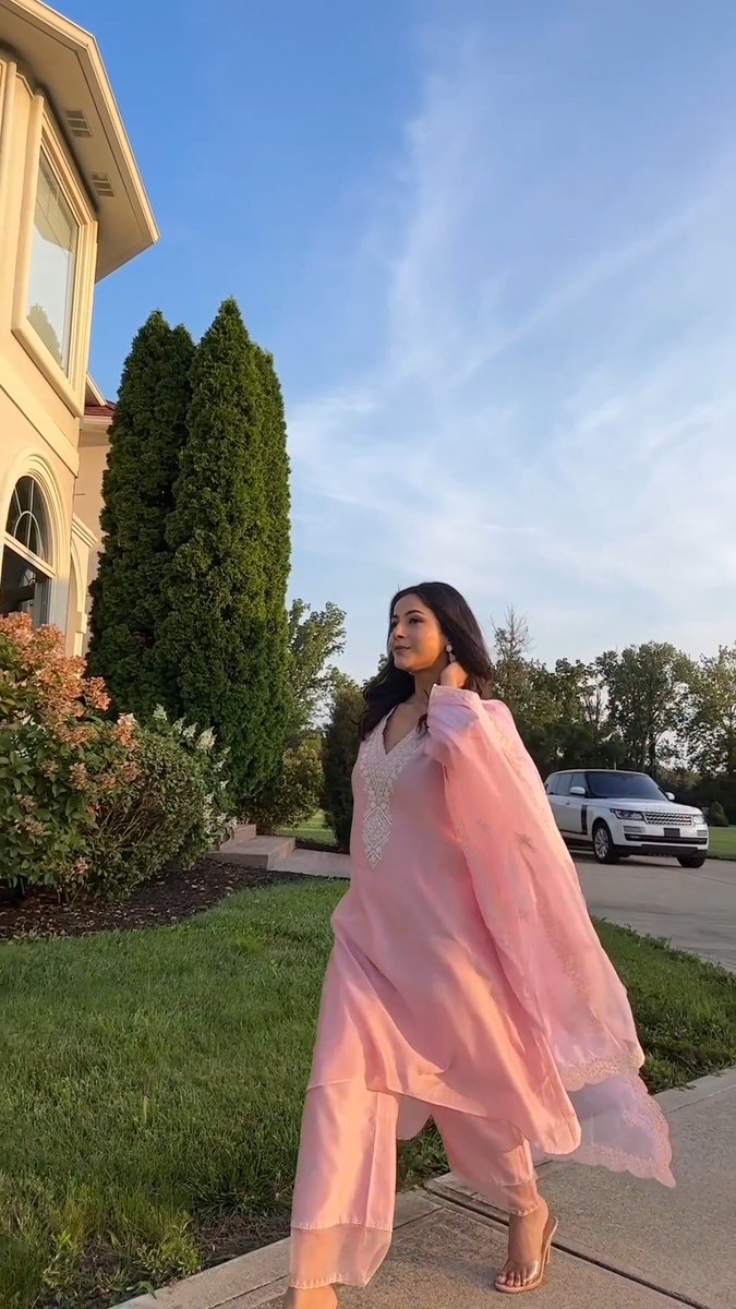 ShehnaazPure's tweet photo. Taza Taza Seb Kehnde Jaape Kashmir Da
Paoni aa Madanga Kde Sahiban Kde Heer Da

SHEHNAAZIANS LOVE SHEHNAAZ https://t.co/gUc3nDN9my