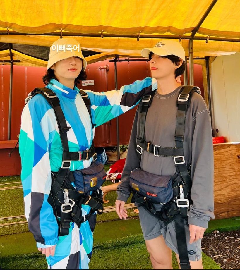 TE AMO TAEHYUNG 
TE AMO JUNGKOOK :(