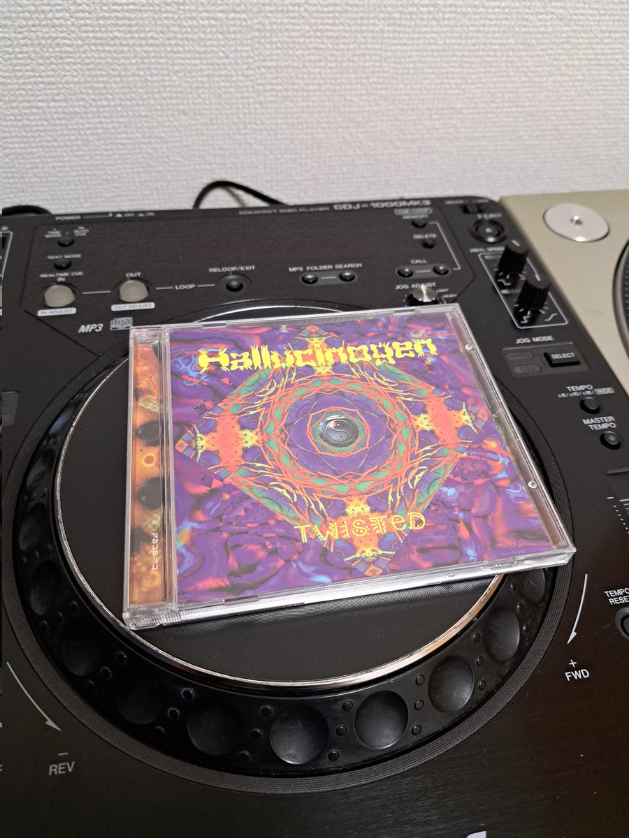 isacop0101's tweet image. Hallucinogen/Twisted
これぞサイケと言わんばかりのハルシノの名盤アルバム
宇宙の深淵か思考の深海かいずれにして果てしないどっか変なとこへ連れていかれるのは間違いない
youtu.be/b5SSHK-mIF8?si…