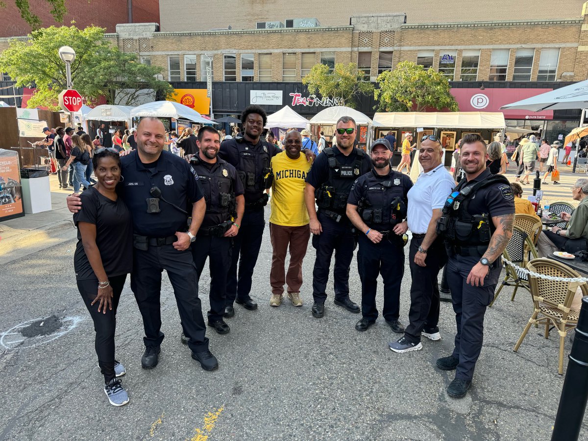 CynthiaForA2's tweet image. Look who we ran into yesterday at the @AnnArborArtFair … Ann Arbor’s finest! Thank you, @A2Police for your service, and for keeping our community safe! #a2council