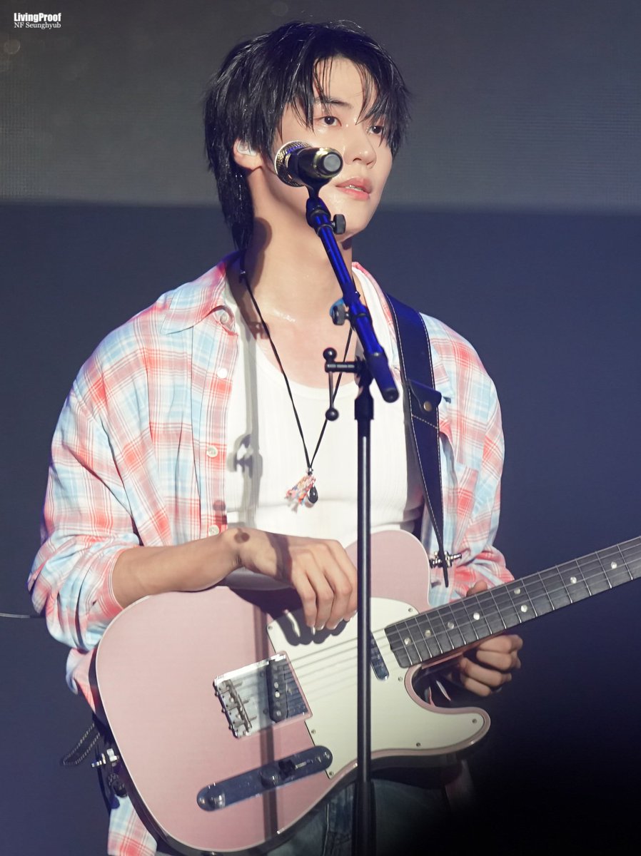 NF_LivingProof's tweet photo. 240721 Soundberry Festa’ 24

#NFlying #엔플라잉
#이승협 #승협 #LeeSeungHyub https://t.co/bcBRc23YOx