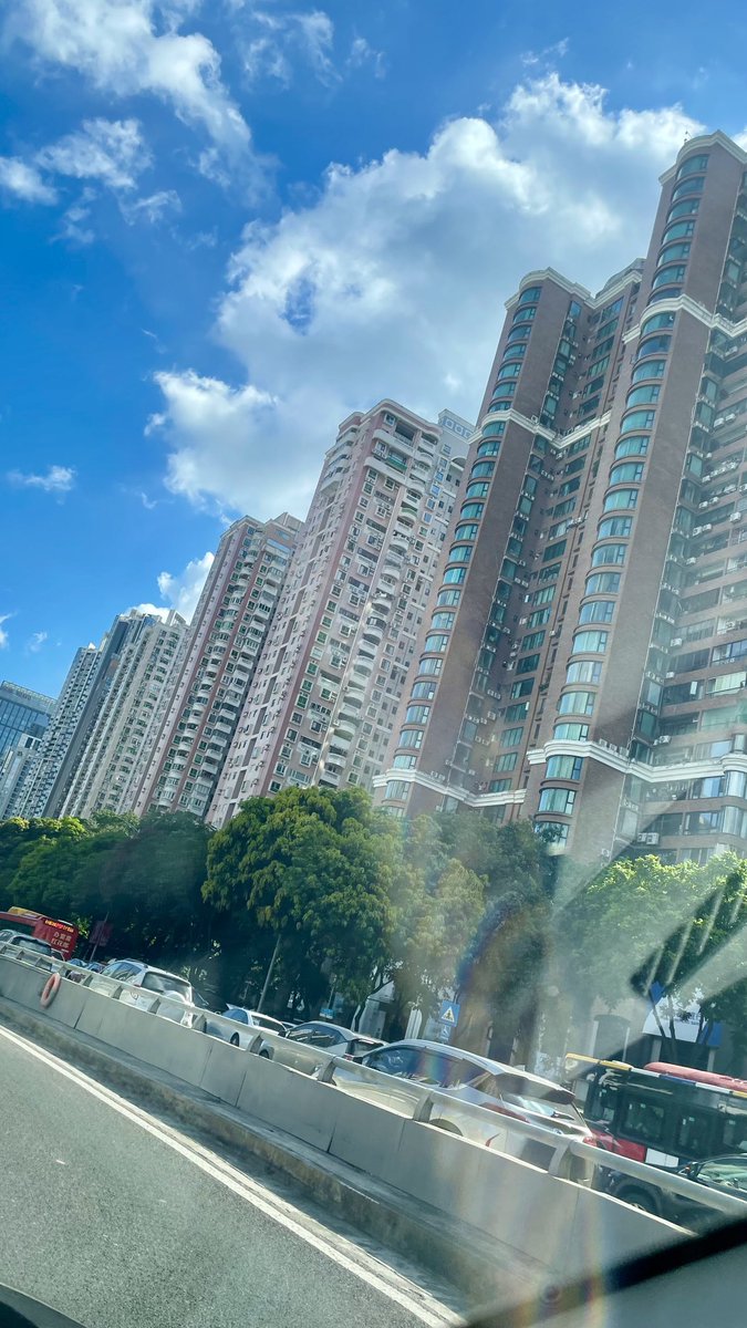 PrairieBuilders's tweet photo. Housing in China is crazy. Apartment blocks in Guangzhou are an average of 30 floors; for most of them the first five floors are commercial https://t.co/NxRU0X2RnH