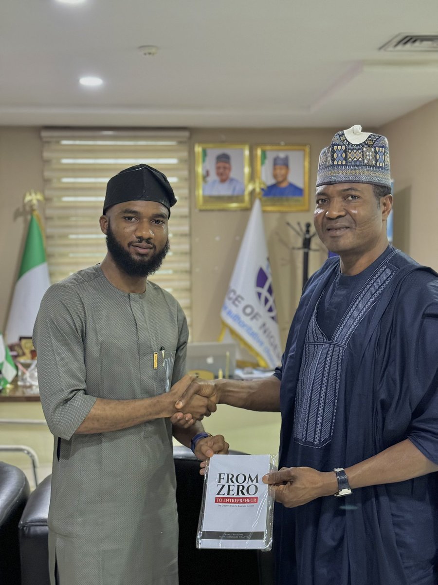 DrayConcepts's tweet photo. THANK YOU FOR MOTIVATING OUR YOUTH, SAYS VOICE OF NIGERIA DG
“I’m honored to be among the first to see a copy of your book ahead of the launch, and I can assure you I won’t put it down until I reach the last page of this great effort. Thank you for motivating our youth. https://t.co/FUdaYhitE1