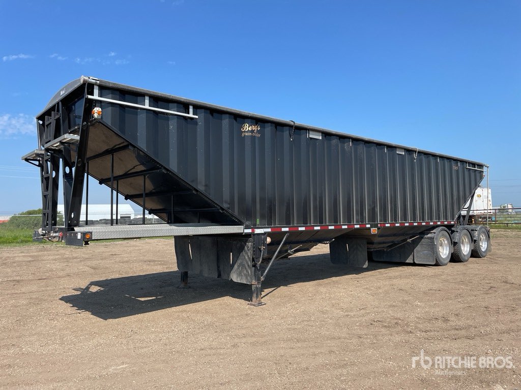 2015 Berg's GT345 45 ft Tri/A Grain Trailer
 rbauction.com/pdp/12012475?u…