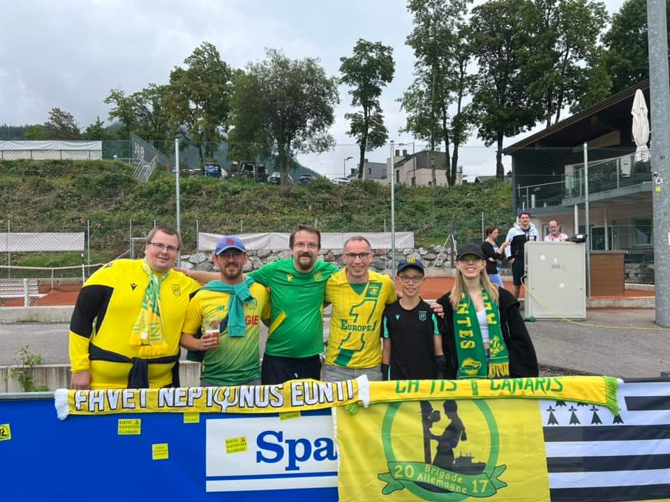 Nos fidèles expatriés allemands étaient présents hier en Autriche.
Bravo messieurs ! 🔰
#TESTSPIEL #HSVFCN