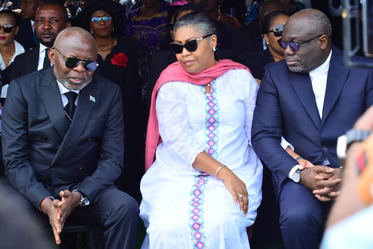 pmgalance's tweet image. Le mari de la première ministre vient faire quoi dans des manifestations officielles ??