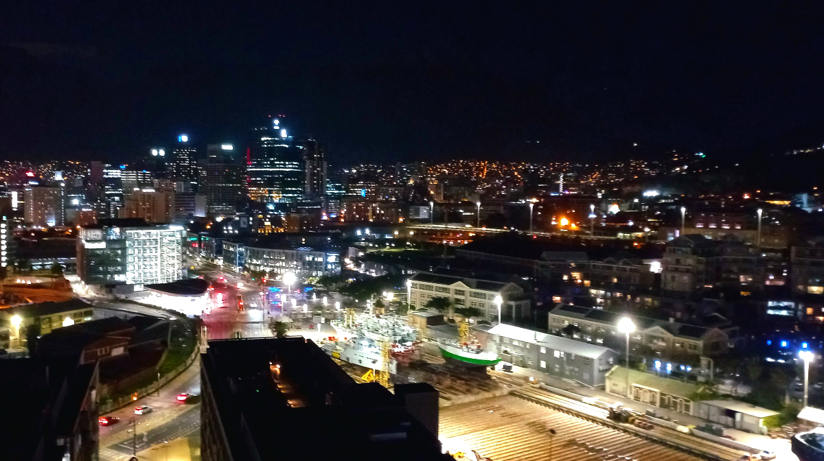 I just read the article about the most expensive hotel room in Cape Town this past week (going up to $10,000 a night), and then yesterday evening got to perform inside it for a private party...

i.mtr.cool/novayphqet

It does indeed have quite a view!

#silohotel