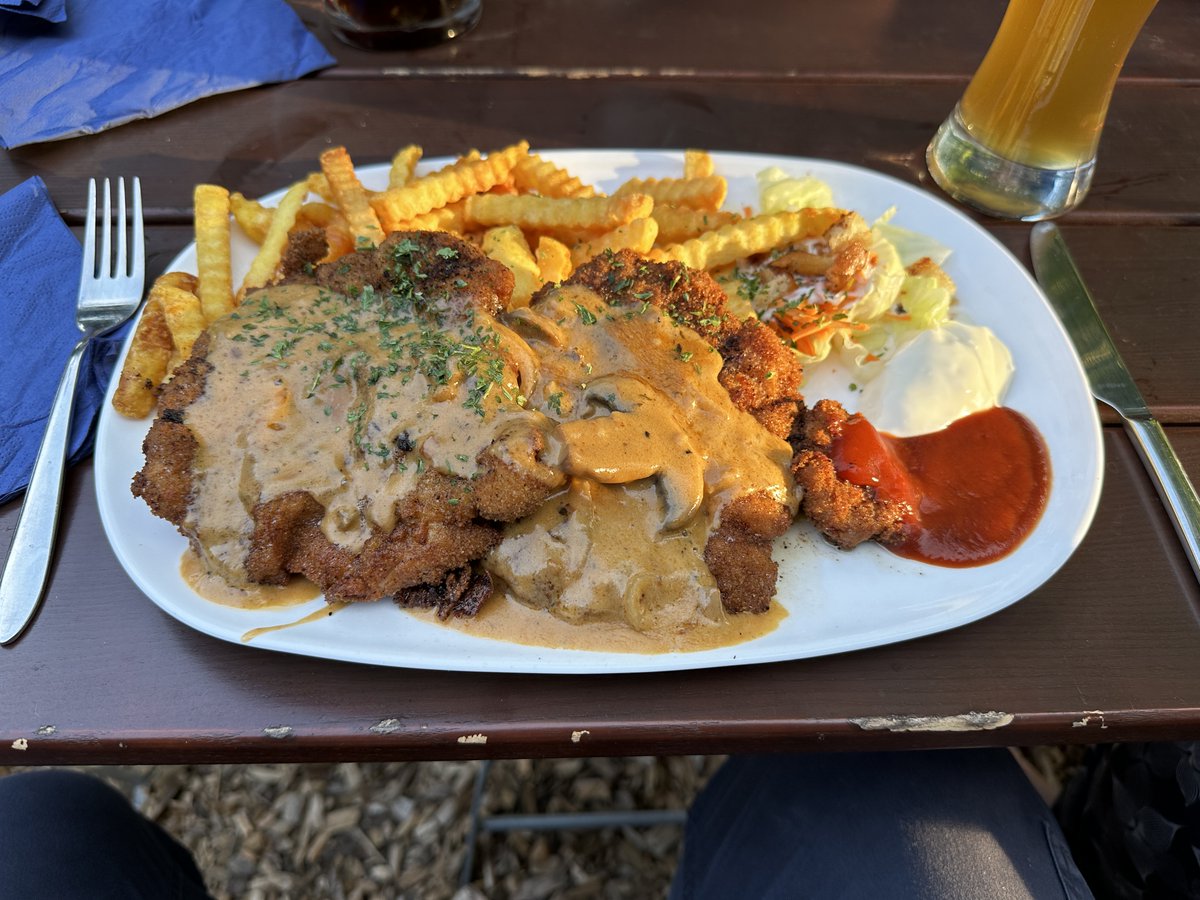 Simon_Azzam's tweet photo. A look back at our road trip to the north of Germany. 11 eventful days, more than 2’500 kilometers driven, countless beer specialties and schnitzel later, we all agree: it was great! https://t.co/l4JbSVsdWZ #lüneburgerheide #roadTrip https://t.co/19KhaRkFVl