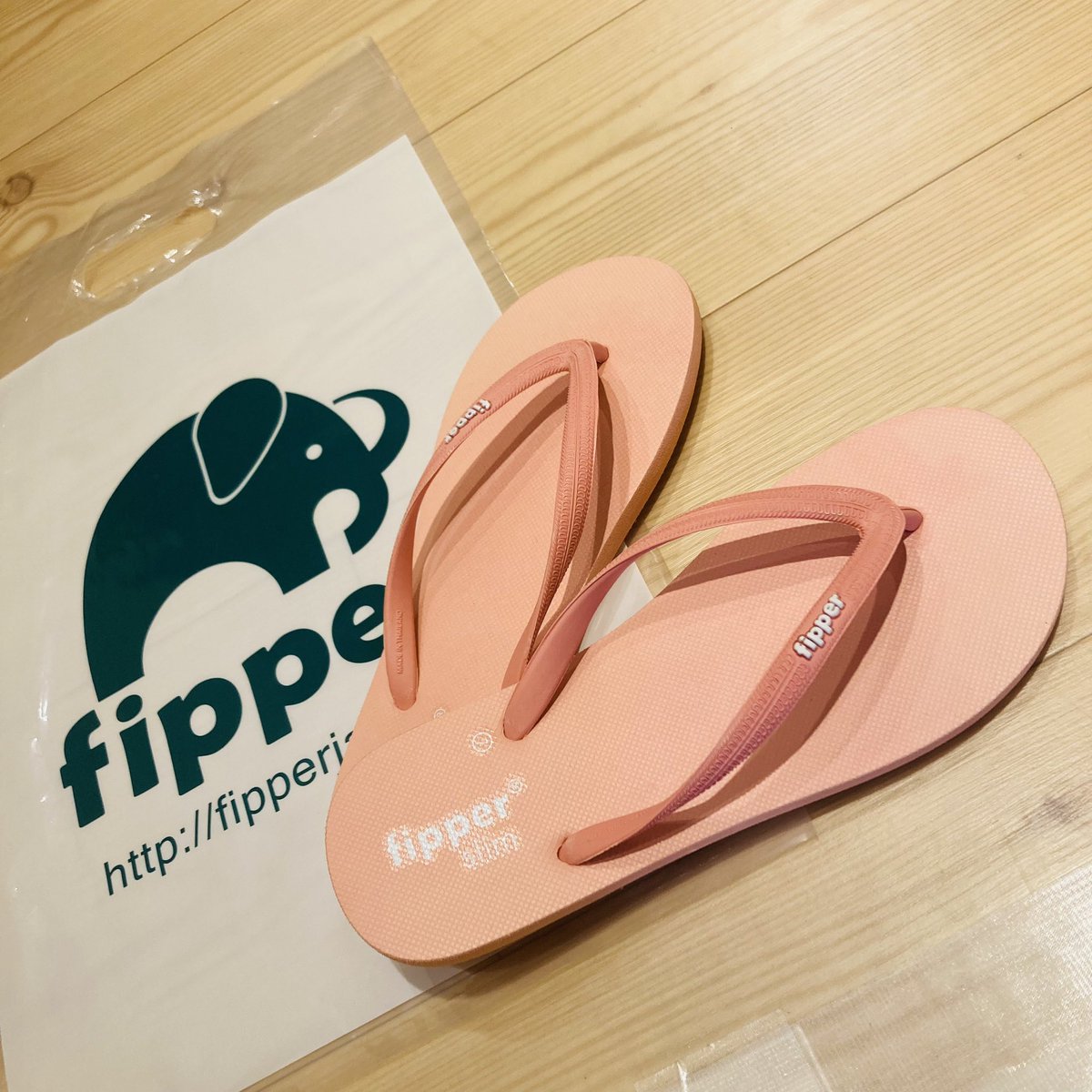 t_1005_s's tweet photo. 沖縄のお土産頂きました🌺
履きやすい✨
#沖縄
#fipper https://t.co/39xEvuC36H
