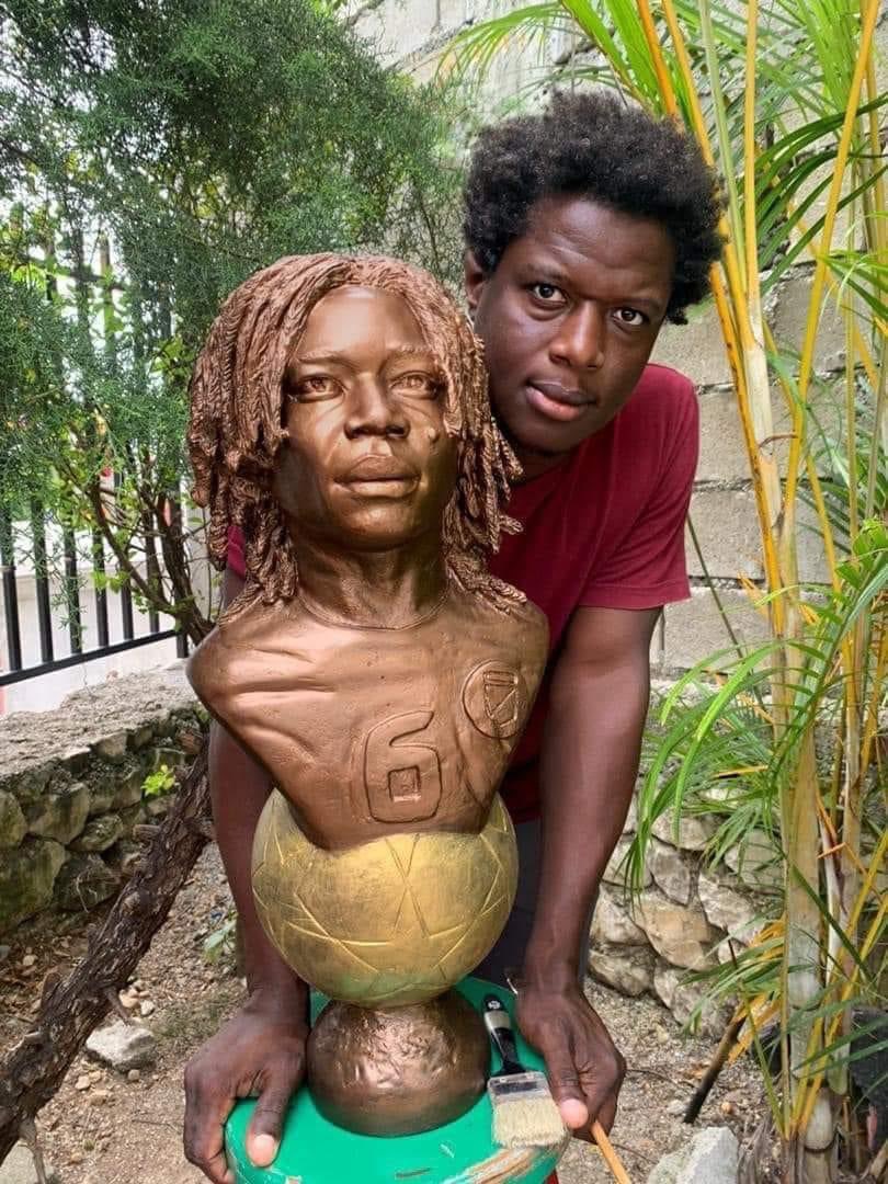 MethelusMondy's tweet photo. 🇭🇹 Lobenson Civilma imòtalize Melchie Daelle Dumornay/Corventina! Nap raple se pa premye zèv li, li te reyalize pòtrè Phillipe Vorbe deja. Nou kontakte l nan +509 37451160 https://t.co/GSxBR2SoQl