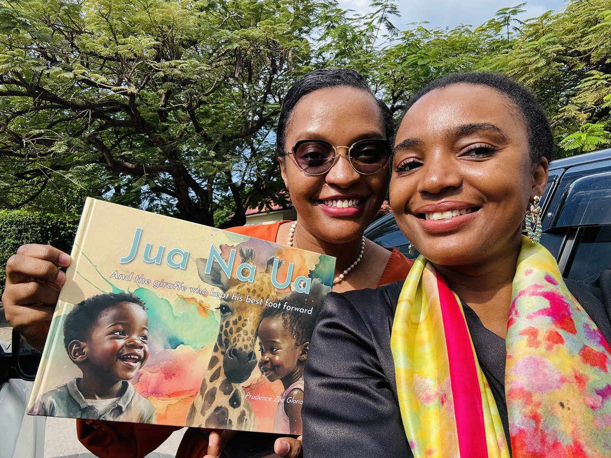 ZoeGlorious's tweet photo. If there’s a group of people that are the true north stars ✨ of this nation, it is the children of Tanzania. 🇹🇿 

Loved 🥰 conversing with @kaimollel &amp; her two stars ✨ ⭐️ 

Grazie and may #JuaNaUa elucidate further the minds of the bright &amp; beautiful stars bestowed to you. 🤍 https://t.co/pHQad1DcJt