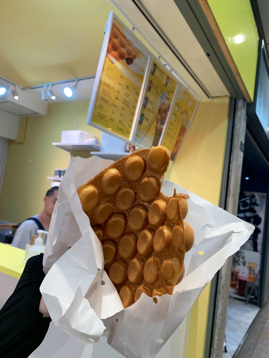 anier_kanrinin's tweet photo. 高架下に繋がったベビカスみたいなん売ってた😀これ美味しい♡ #bubblewaffle
よく行くお店 #inTheroots でグレムリンTシャツandパンツ(σ´∀`)σｹﾞｯﾂ!! https://t.co/IfCCdAB2fw