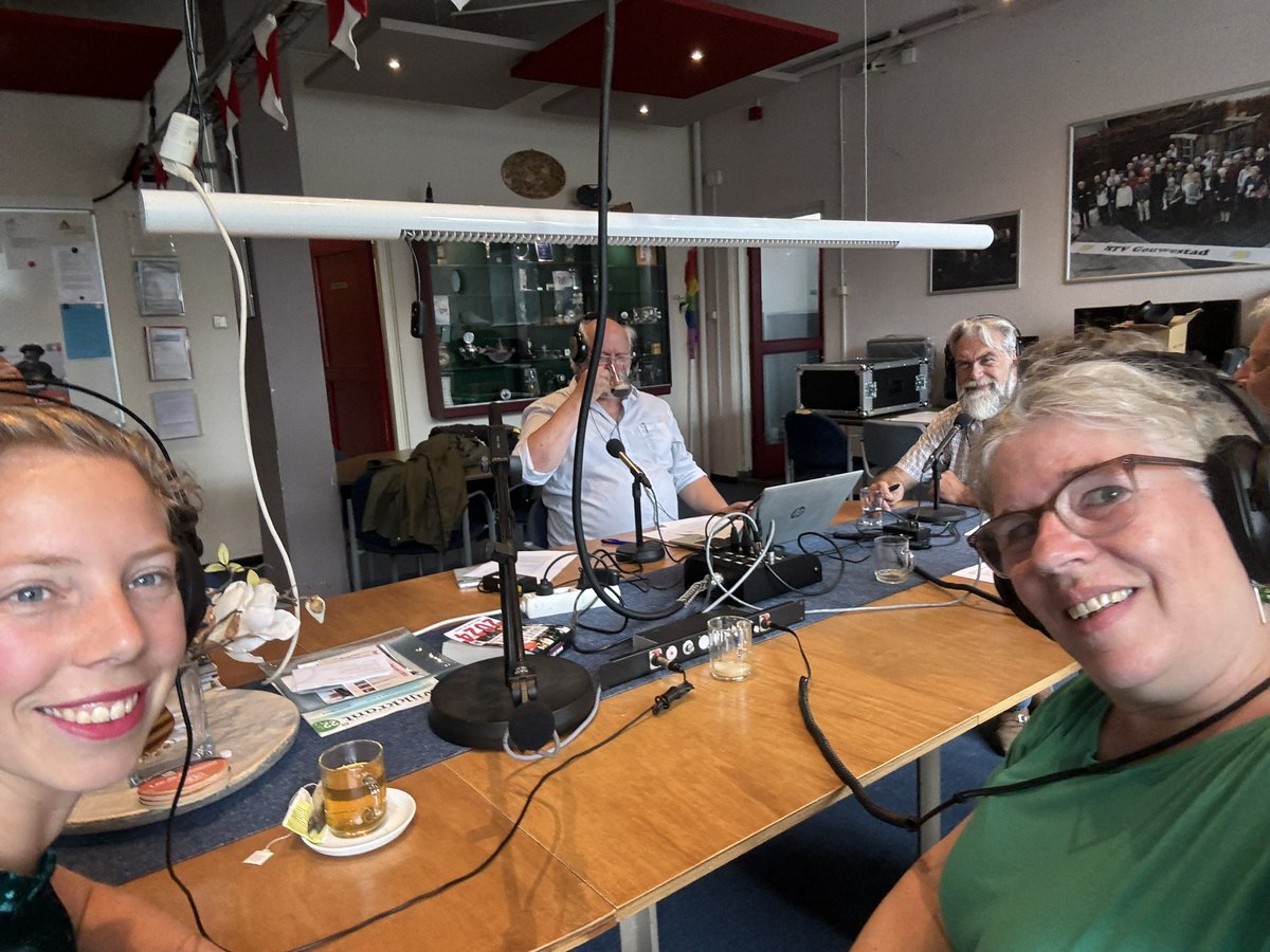 EvaKosto's tweet photo. Vandaag met klimaatburgemeester Josefien de Bruin bij @gouwestadradio vertelt over de #Groene4Daagse en de Wandelende Bomen in Gouda. Ook bijdragen aan dit verbindende project?
https://t.co/vXWDKaIHBD @GoudaBruist https://t.co/hzY6mx3NAj
