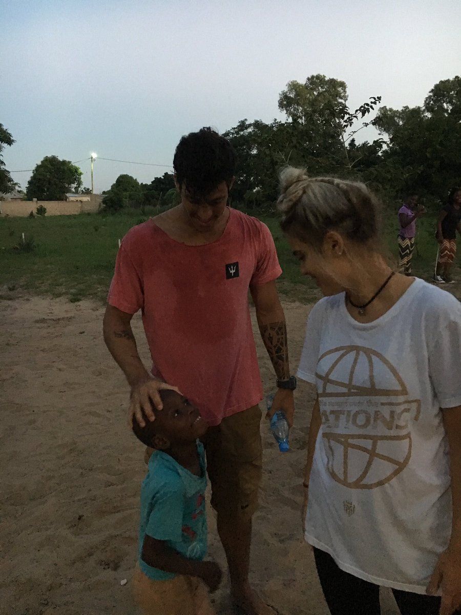 Liibember's tweet photo. era só uma viagem missionária / 7 anos depois https://t.co/wrTsK8xzpf