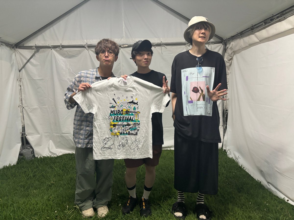 DAMch_Official's tweet photo. ▶▶ #ムロフェスDAM ◀◀

#ムロフェス 2024🔥現地より
プレゼントキャンペーン🎤

【BLUE ENCOUNT】
サイン入りTシャツが抽選で1名様に当たる⚡

◆参加方法
①@murofesと@DAMch_Officialをフォロー
②この投稿をリポスト

◆締切
7/30

@BLUEN_official
#ブルエン 

#murofes https://t.co/kqU2VLzBXS