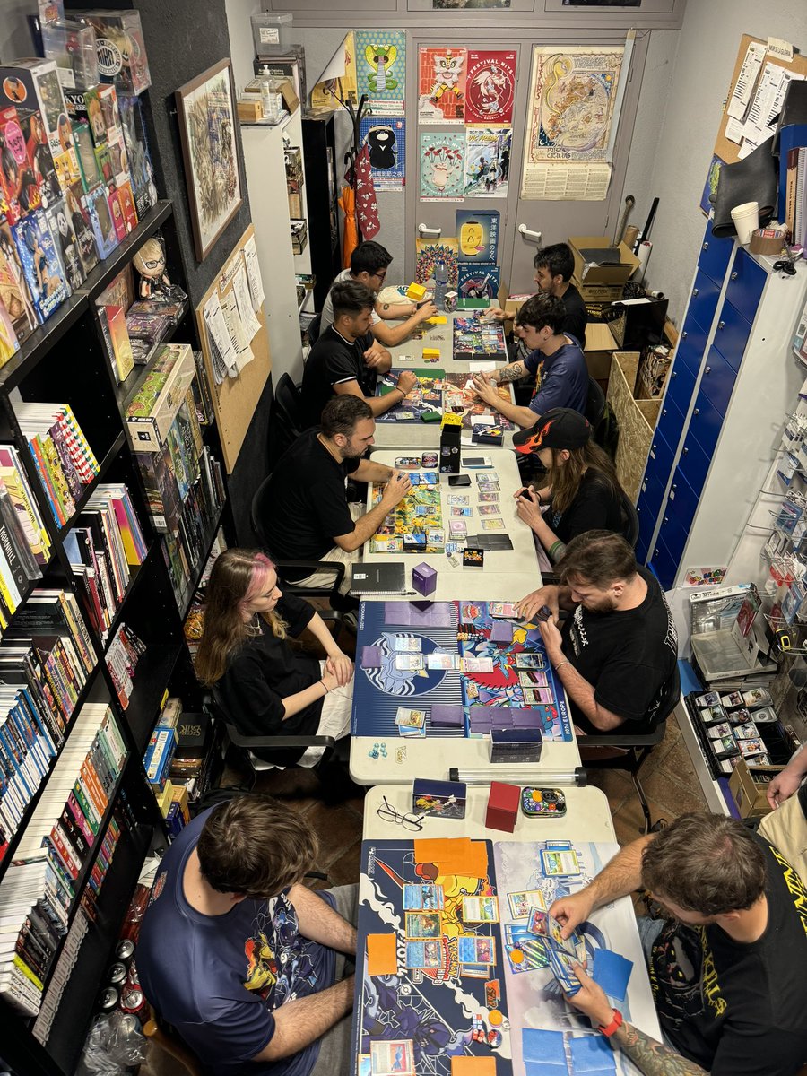 Molt bona jornada al Challenge d’ahir a <a href="/kritik_vic/">Llibreria Kritik</a> amb un total de 12 masters! Enhorabona als que vau sumar els primers punts! #TCGpokemon